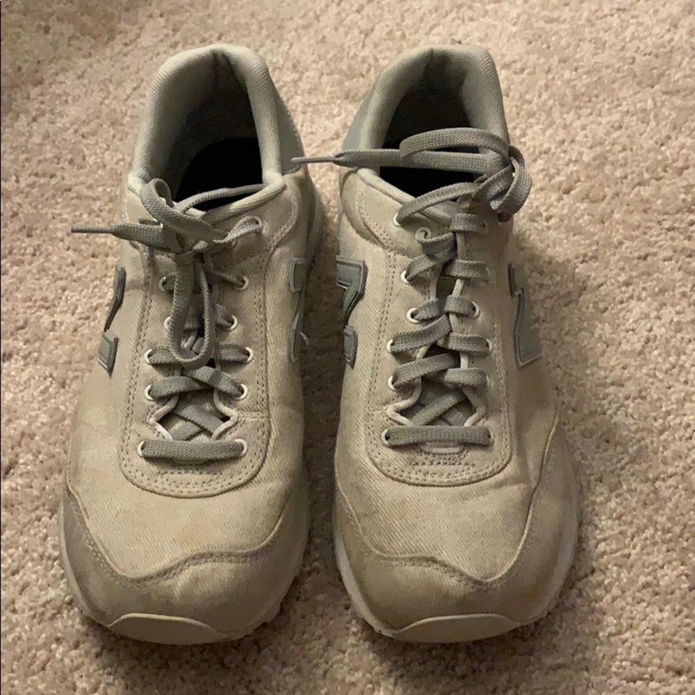 New balance tennis shoes
